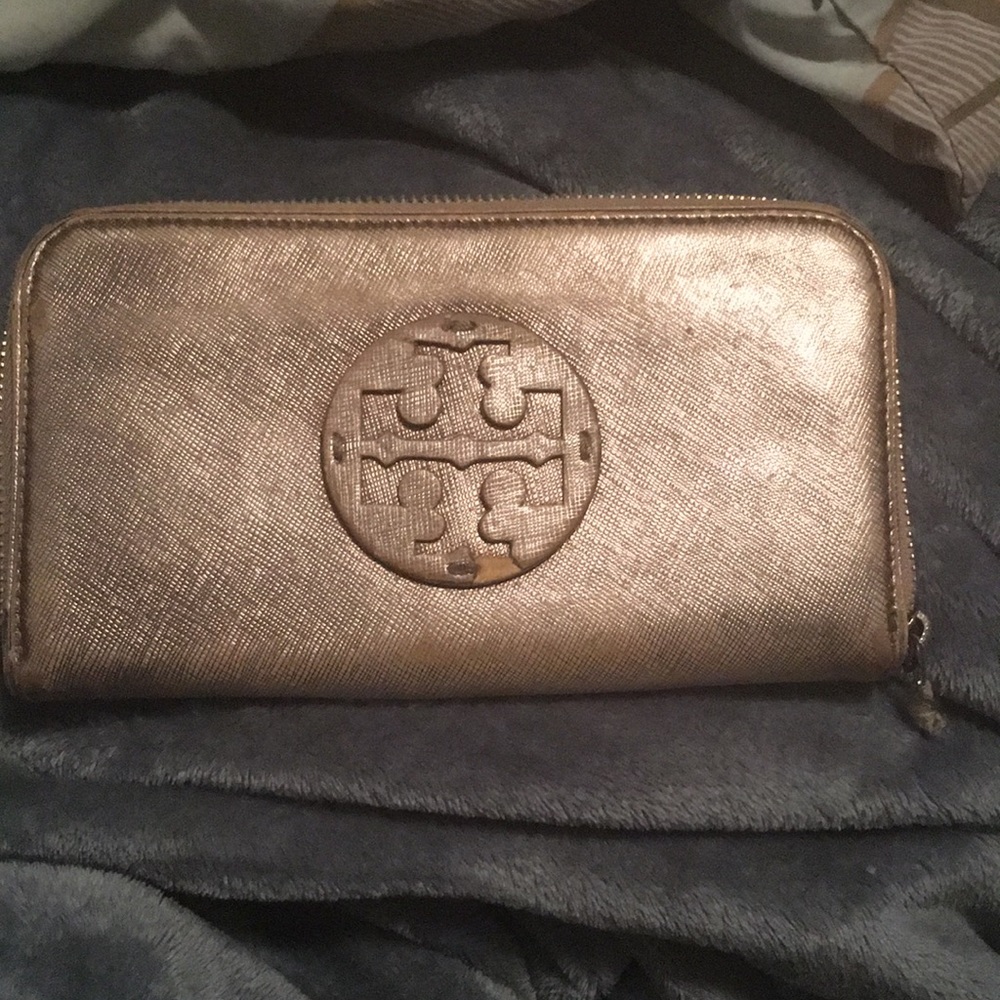 Tori Burch wallet